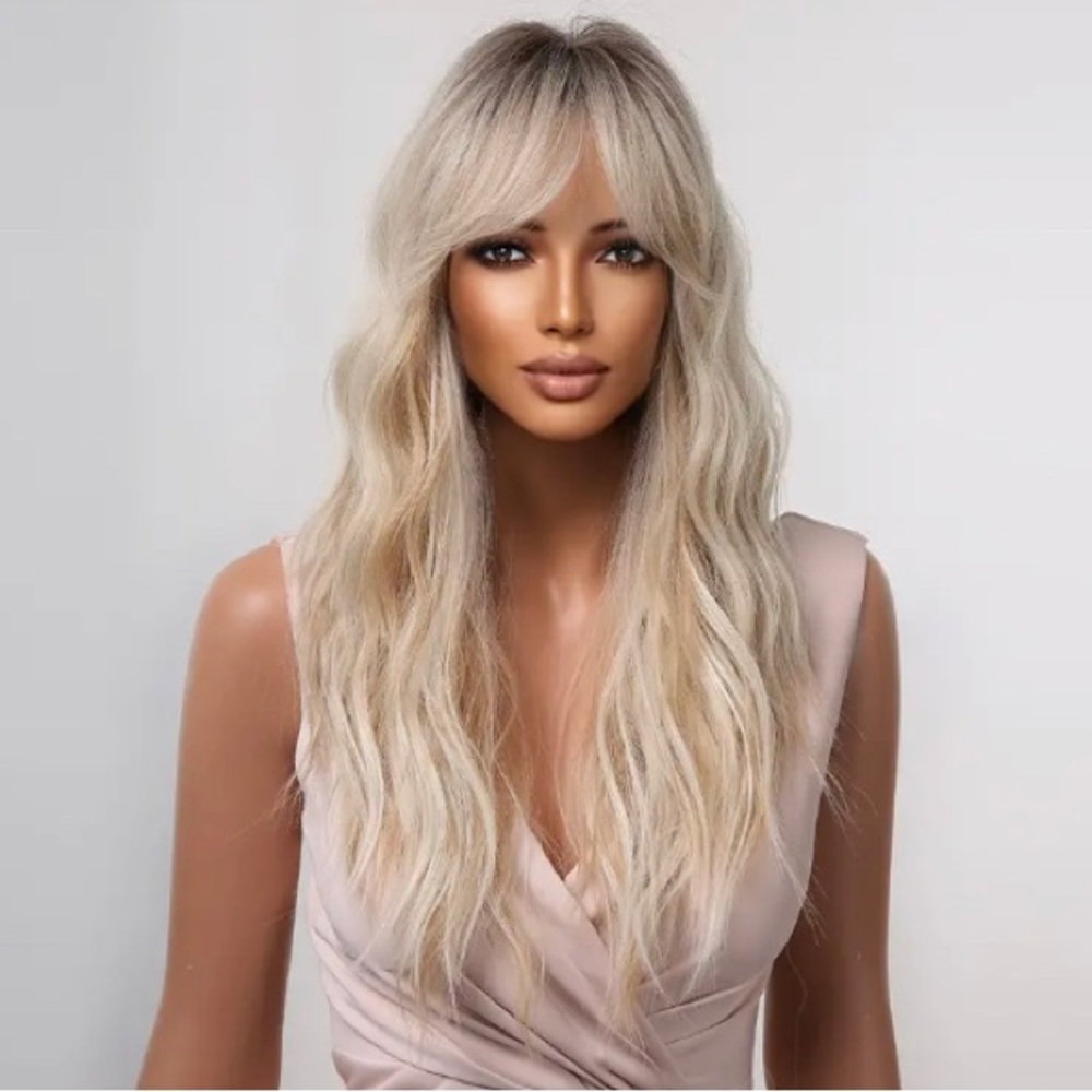 NWT Light Blond Long Wavy Wig